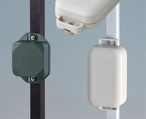 Example: MINI-DATA-BOX & EASYTEC with flanges to attach the devices using magnets